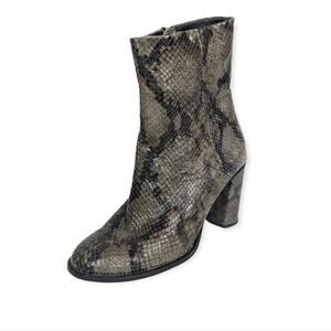 Closed Womens Shoes Olive Grey Snake Print Heeled Booties Size 7